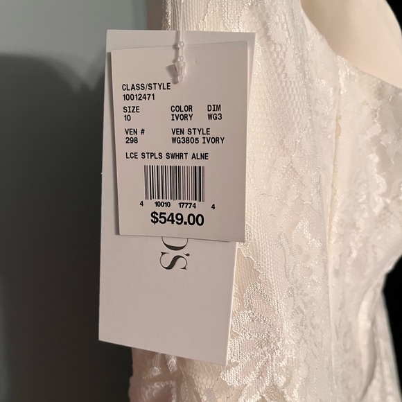 Beautiful, never worn, all lace wedding dress in perfect condition! - Picture 5 of 7